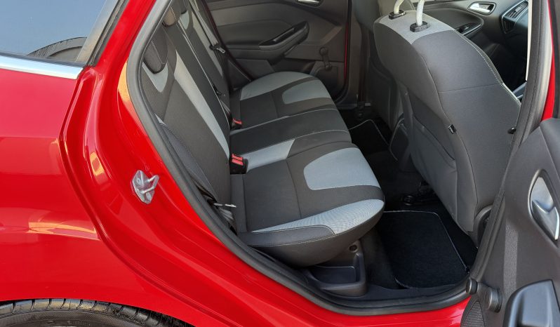 
								ford focus 1.6 zetec hatchback 5 door full									