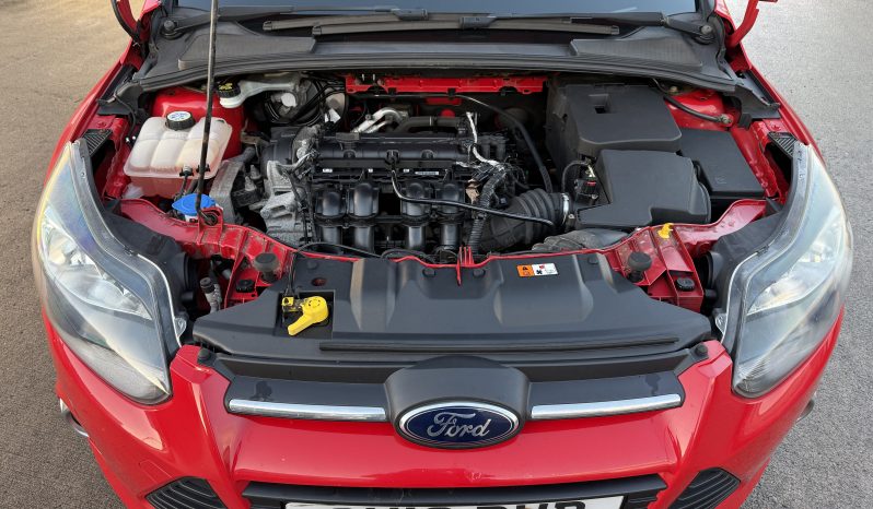 
								ford focus 1.6 zetec hatchback 5 door full									